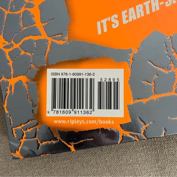 Ripley's Believe It or Not! Eye-Popping Oddities Book - Picture 3 of 9